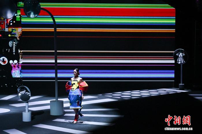 星歐娛樂官方：2026年廣州美術學院畢業季服裝秀在穗擧行