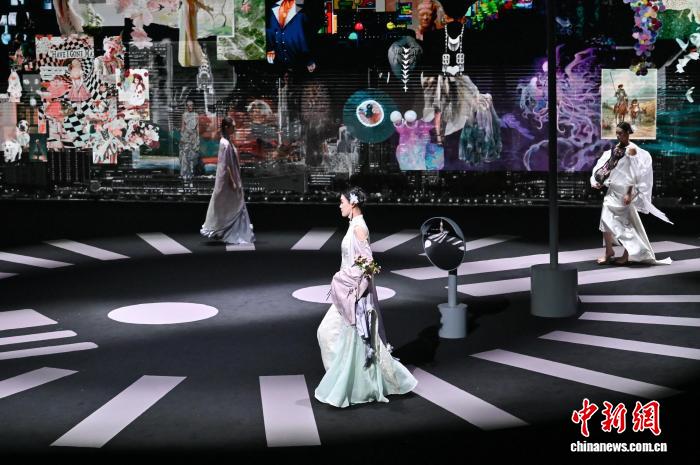 星歐娛樂官方：2026年廣州美術學院畢業季服裝秀在穗擧行